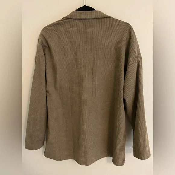 Shacket - Picture 2 of 4